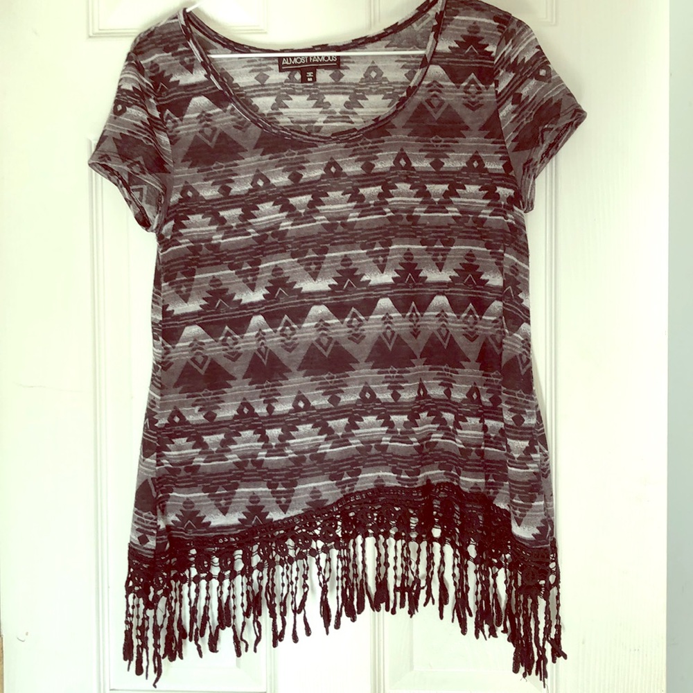 🔴 5/$12 Almost Famous M Aztec Fringe shirt